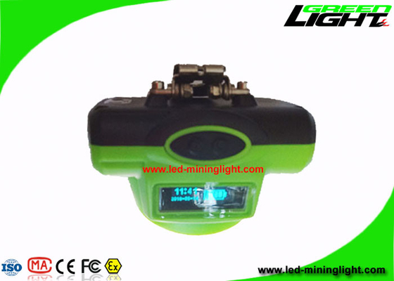 Le chapeau d'exploitation de 13000 lux allume USB rechargeable avec l'affichage de date de temps d'écran d'OLED