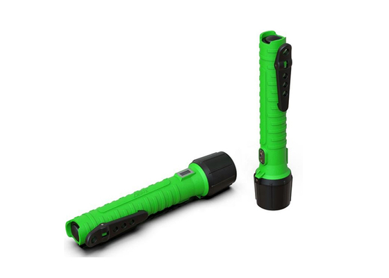 Lampe torche LED antidéflagrante IP68 avec affichage numérique, résistante aux chocs et lampe de poche LED avec chargeur magnétique