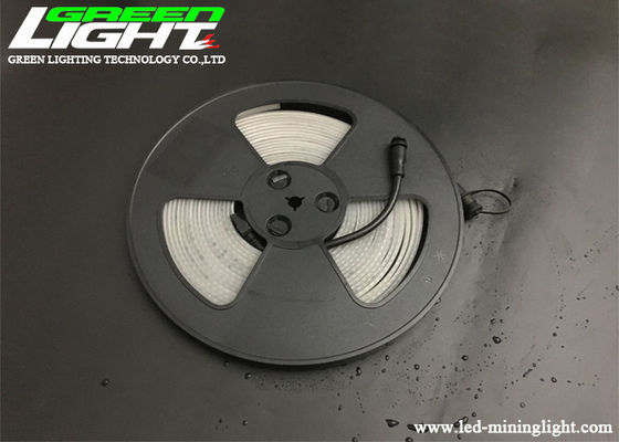 144LEDs 1300LUM a mené le silicone flexible 150N de la lumière 17W/M 15*4.5mm de bande