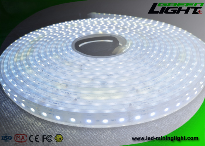 Tension de matériel de Sillicone de lumen de lumières de bande de Cree Chip LED/contrôle élevés flexibles de Temp